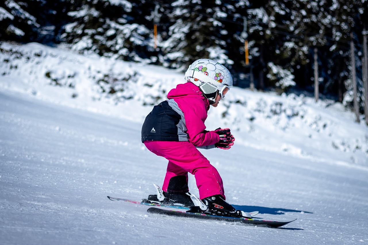 skiing, child, sporty, winter sports, young, winter, fun, little girl, ski, childhood, nature, snow, snowy, slope, ski slope, winter clothes, winter clothing